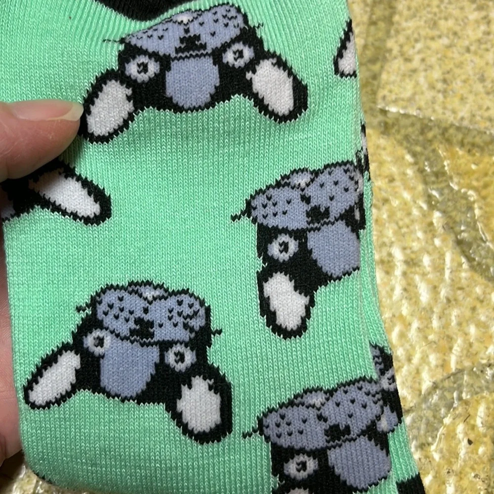 Two pairs brand new novelty socks - Picture 4 of 8